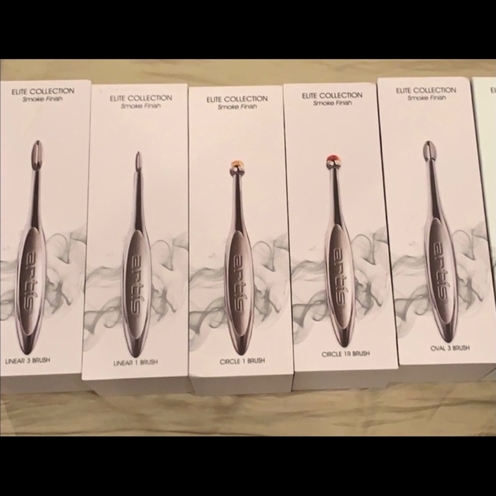 5 NIB Artis Elite smoke finish brushes